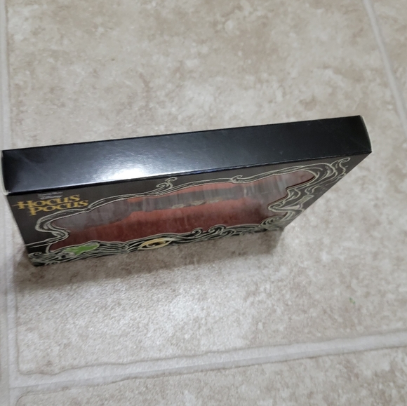 2/$25 Hocus Pocus Keys Collector Set of 2 Disney Store Collection Movie NEW - Picture 9 of 9